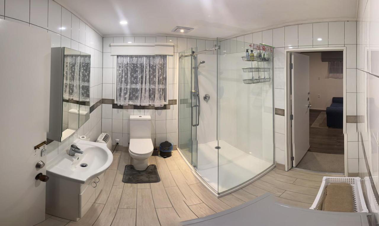 Self Contained En-Suite Private Bathroom, Private Entrance, Close To Shops & Hospital Homestay ハミルトン エクステリア 写真