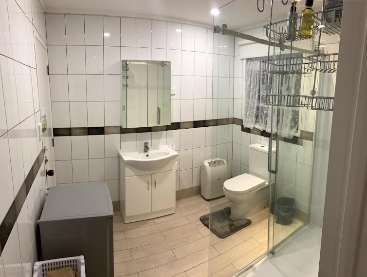 Self Contained En-Suite Private Bathroom, Private Entrance, Close To Shops & Hospital Homestay ハミルトン エクステリア 写真
